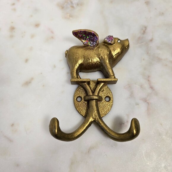 Retro Style Gold Flying Pig Hook - Picture 2 of 4